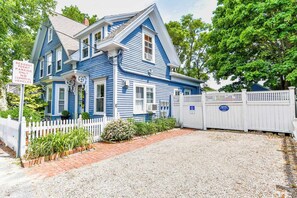Exterior - Gas Fireplace Front Patio & Parking Spot! (Provincetown)