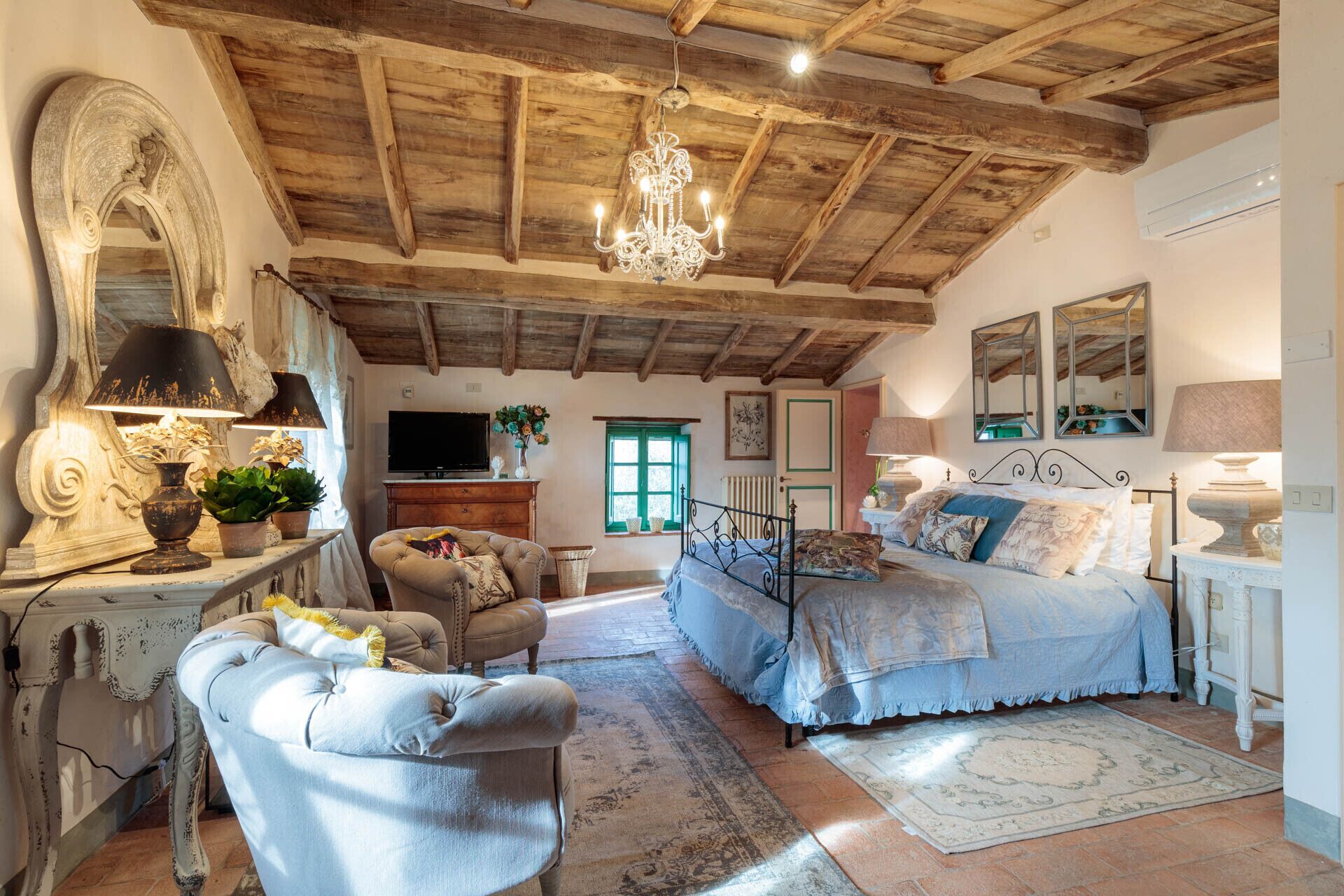 5 dormitorios, tabla de planchar con plancha, wifi gratis y ropa de cama