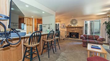 Condo, Multiple Beds, Fireplace, Mountain View (Horizons ) | Private kitchen | Coffee/tea maker