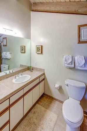 Condo, Multiple Beds (Fireside at The Village #315) | Bathroom