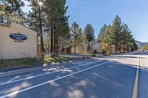 Exterior - Horizons 4 #144 (Mammoth Lakes)