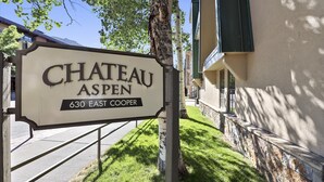 A sign for Chateau Aspen at 630 East Cooper. - Walk to ski & Ajax Views (Aspen)