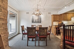 Dining - Walk to ski & Ajax Views (Aspen)