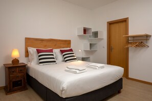 1 quarto, berço de viagem, Wi-Fi de cortesia, roupa de cama