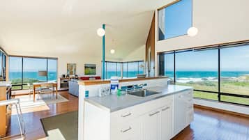 Hus - flera sängar - eldstad - havsutsikt (Haltwhistle West) | Eget kök | Stort kylskåp, mikrovågsugn, ugn och spishäll