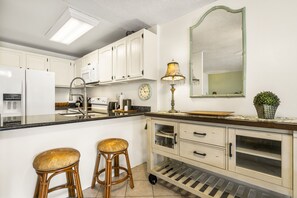 Fridge, microwave, oven, stovetop - Kona Alii#208 Beautiful 2nd Floor unit w/Elevators, INCREDIBLE LOCATION & AC! (Kailua Kona)