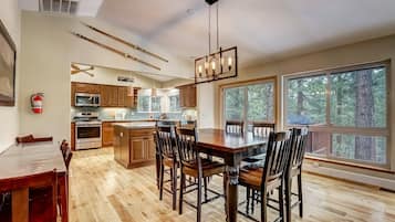 House, Multiple Beds, Hot Tub, Mountain View (Nestled Pines Retreat) | Dining