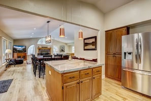 House, Multiple Beds, Hot Tub, Mountain View (Nestled Pines Retreat) | Private kitchen | Fridge, microwave, oven, stovetop