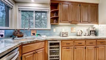 House, Multiple Beds, Hot Tub, Mountain View (Nestled Pines Retreat) | Private kitchen | Fridge, microwave, oven, stovetop