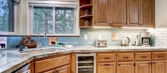 Nestled Pines Retreat Hot Tub, Pool Tahoe, Foosball, +more!