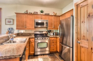 Condo, Multiple Beds, Patio, Mountain View (Alpine Way) | Private kitchen | Fridge, microwave, oven, stovetop