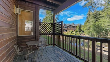 Condo, Multiple Beds, Patio, Mountain View (Alpine Way) | Outdoor dining