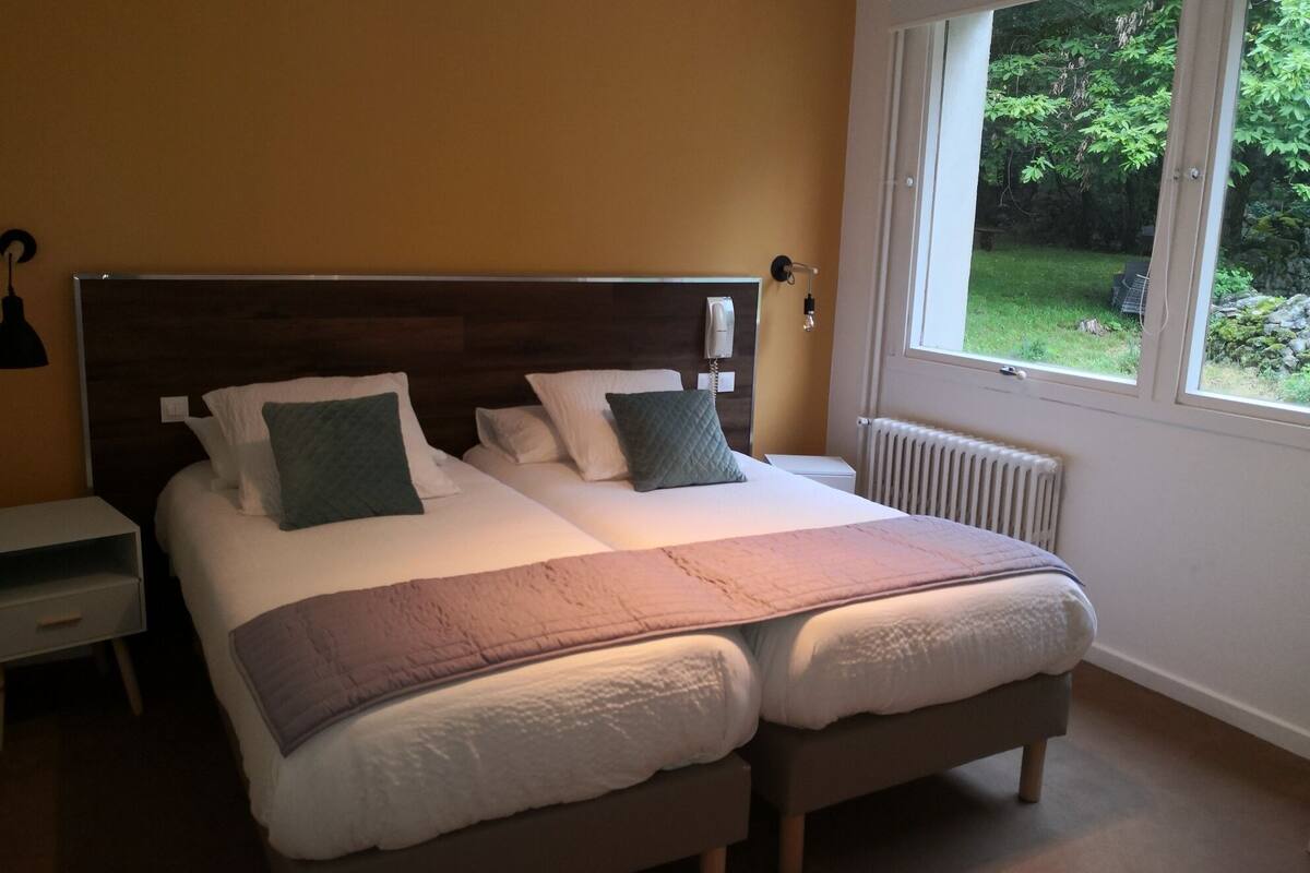 classic double room, park view | blackout curtains, iron/ironing board, free wifi, bed sheets
