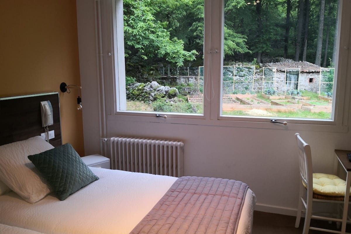 classic double room, park view | blackout curtains, iron/ironing board, free wifi, bed sheets