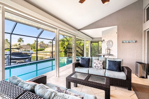 Waterfront Perfection! Beautiful New Dock, Heated Saltwater Pool and Spa. 