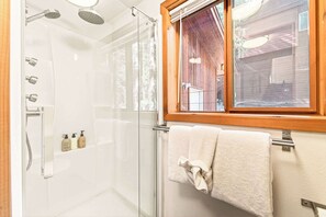 House, Multiple Beds, Patio, Mountain View (Vista Point) | Bathroom | Hair dryer, towels