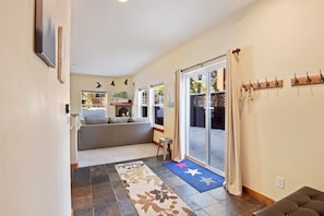 Townhome, Multiple Beds, Patio, Mountain View (Sunny Woods Acres) | Interior