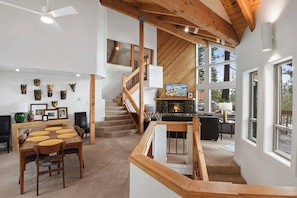 Ferienhaus, Mehrere Betten, Terrasse, Bergblick (Incline Village Manor) | Innenbereich
