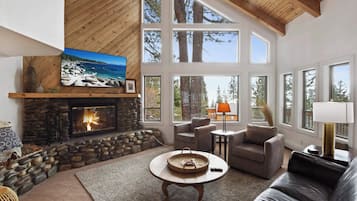 House, Berbilang Katil, Patio, Mountain View (Incline Village Manor) | Ruang tamu | 55 inci televisyen skrin rata dengan digital, pendiangan