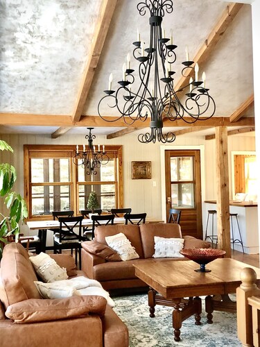 Vacation in Paradise newly renovated Guesthouse in gated 12 ac Equestrian Estate