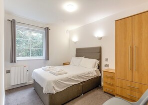 3 bedrooms, travel cot, WiFi