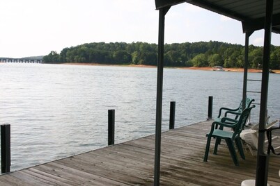Blues Brothers Hideaway - Lakefront - Fenced yard - Pets Welcome - Clemson 20 mi