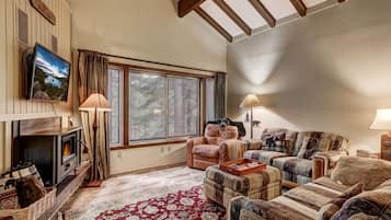 Maison, plusieurs lits, balcon, vue montagne (Bear Haus) | Coin séjour