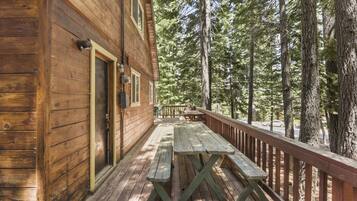 House, Multiple Beds, Balcony, Mountain View (Chambers Landing Chalet) | Balcony