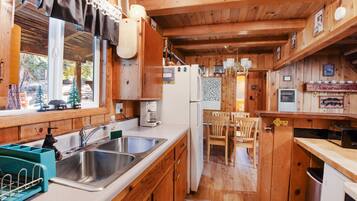 House, Multiple Beds, Balcony, Mountain View (Chambers Landing Chalet) | Private kitchen | Fridge, microwave, oven, stovetop