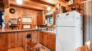 House, Multiple Beds, Balcony, Mountain View (Chambers Landing Chalet) | Private kitchen | Fridge, microwave, oven, stovetop