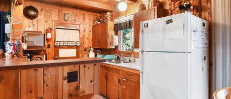 House, Multiple Beds, Balcony, Mountain View (Chambers Landing Chalet) | Private kitchen | Fridge, microwave, oven, stovetop