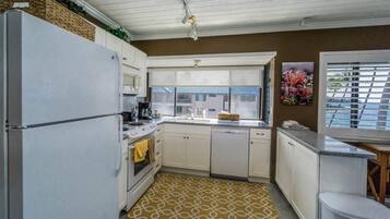 Condo, Multiple Beds, Balcony, Ocean View (Kona Reef #D31) | Private kitchen | Fridge, microwave, oven, stovetop
