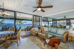 Living area - Kona Reef #d31 Lanai w/ Coastal Views (Kailua-Kona)