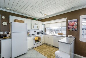 Condo, Multiple Beds, Balcony, Ocean View (Kona Reef #D31) | Private kitchen