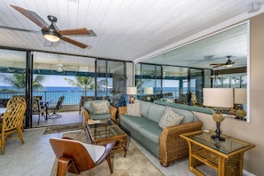 Living area - Kona Reef #d31 Lanai w/ Coastal Views (Kailua-Kona)