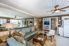 Condo, Multiple Beds, Balcony, Ocean View (Kona Reef #D31) | Living area