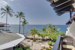 Property grounds - Casa De Emdeko Condo w/ Pool A/C & Ocean Views (Kailua-Kona)