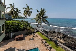 Huoneisto, useita sänkyjä, parveke, valtamerinäköala (Banyan Tree #305) | Näkymä rannalle/valtamerelle