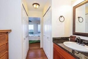 Condo, Multiple Beds, Balcony, Ocean View (Banyan Tree #305) | Bathroom | Hair dryer, towels