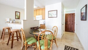 Apartment, Mehrere Betten (Kona Reef #A12) | Eigene Küche