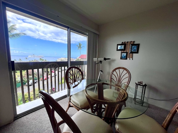 Condo, 1 cama King size y sofá cama, cocina, vista al océano (Kona Mansions #C305) | Restaurantes