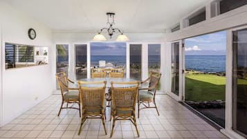 House, Multiple Beds, Patio, Ocean View (Kaikea Hale) | Dining