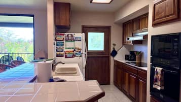 Condo, Multiple Beds, Lanai, Ocean View (Kahaluu Bay Villas #305) | Private kitchen | Fridge, microwave, oven, stovetop