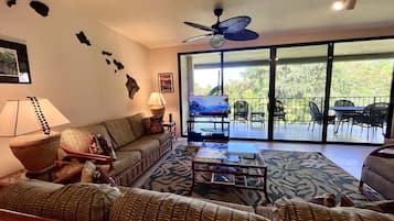 Condo, Multiple Beds, Lanai, Ocean View (Kahaluu Bay Villas #305) | Living area | 42-inch flat-screen TV with digital channels