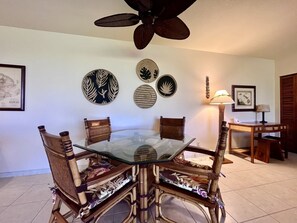 Condo, Plusieurs lits, lanai, vue sur l’océan (Kahaluu Bay Villas #305) | Restauration