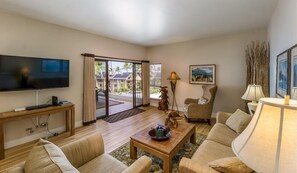 Condo, 1 King Bed with Sofa bed, Lanai, Ocean View (Royal Sea Cliff #418) | Living room