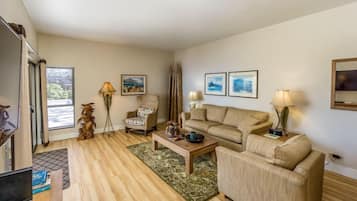 Condo, 1 King Bed with Sofa bed, Lanai, Ocean View (Royal Sea Cliff #418) | Living room | 42-inch flat-screen TV with digital channels