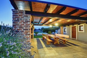Outdoor dining - Villa Kazun (Fažana)