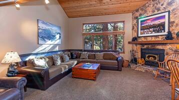 Condo, Multiple Beds, Fireplace, Mountain View (Winterset #33) | Living area | Fireplace