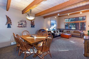 Living room - Winterset #33 - Near Golf, Shops & Eats! (Mammoth Lakes)